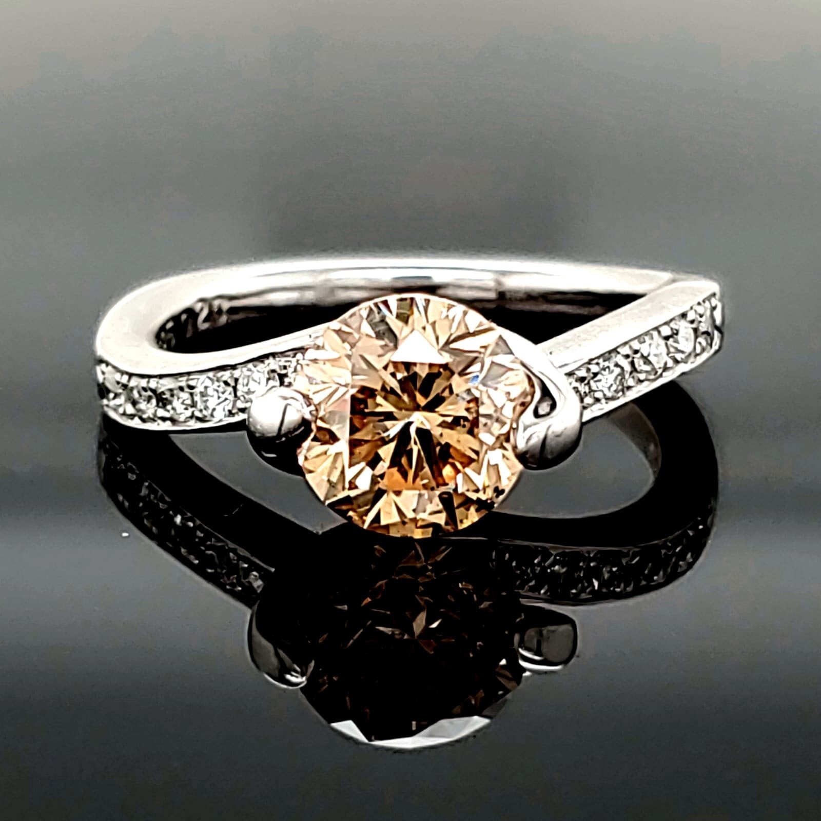1.69 ct Diamond Round Cut FYBr SI2 (NON CERT)