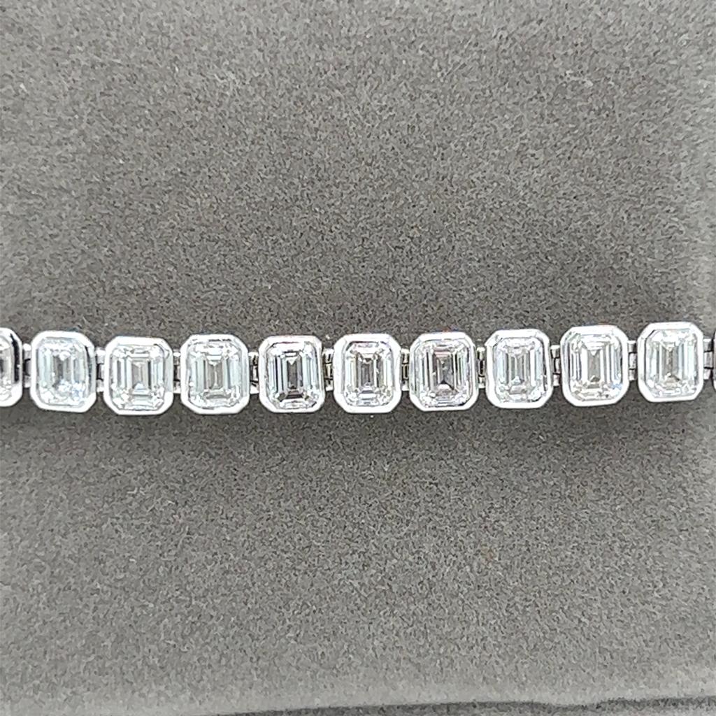 Natural Emerald Cut Diamond Tennis Bracelet, in White Gold