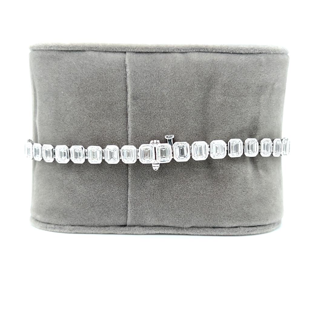 Natural Emerald Cut Diamond Tennis Bracelet, in White Gold