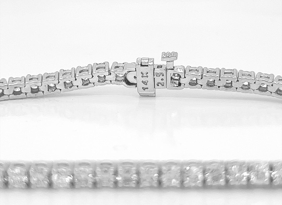 Natural Round Diamond Tennis Bracelet, in White Gold