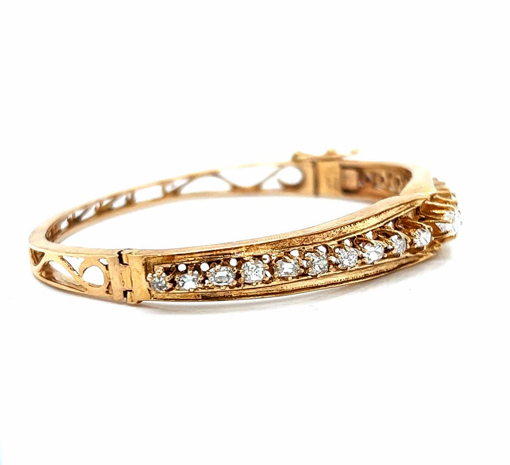 Natural Cushion and Oval Diamond Vintage Bangle, in Yellow Gold - Pre-owned