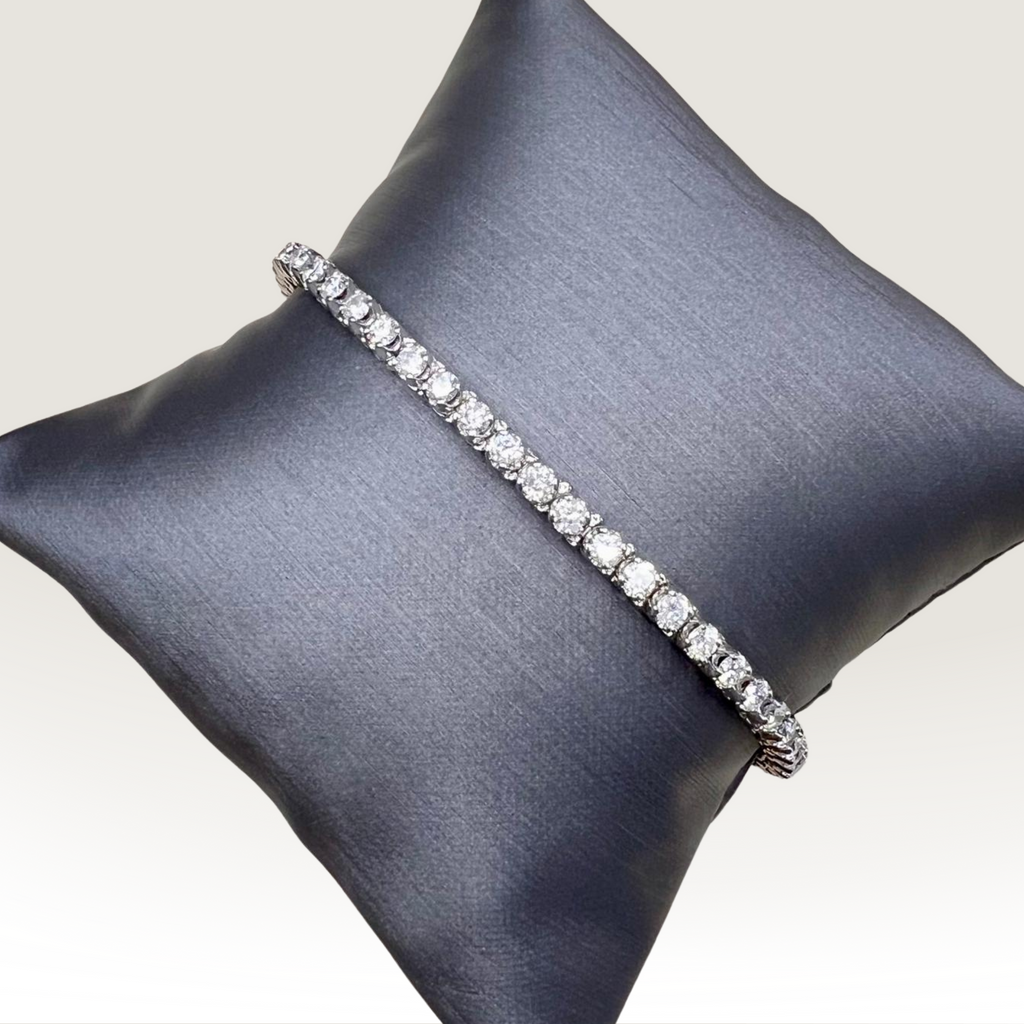 5 Carat Natural Round Diamond Tennis Bracelet, in White Gold - Pre-owned