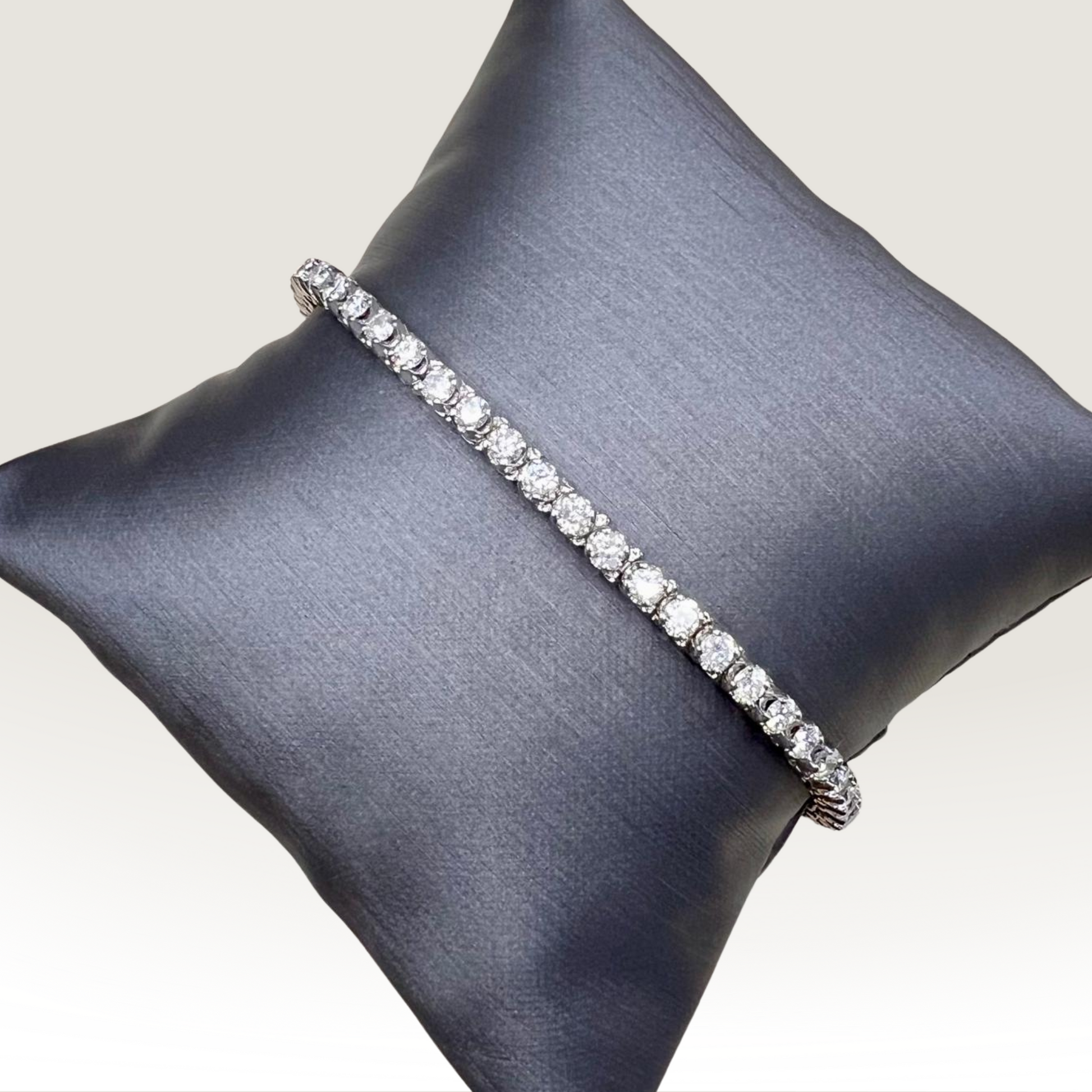 5 Carat Natural Round Diamond Tennis Bracelet, in White Gold - Pre-owned