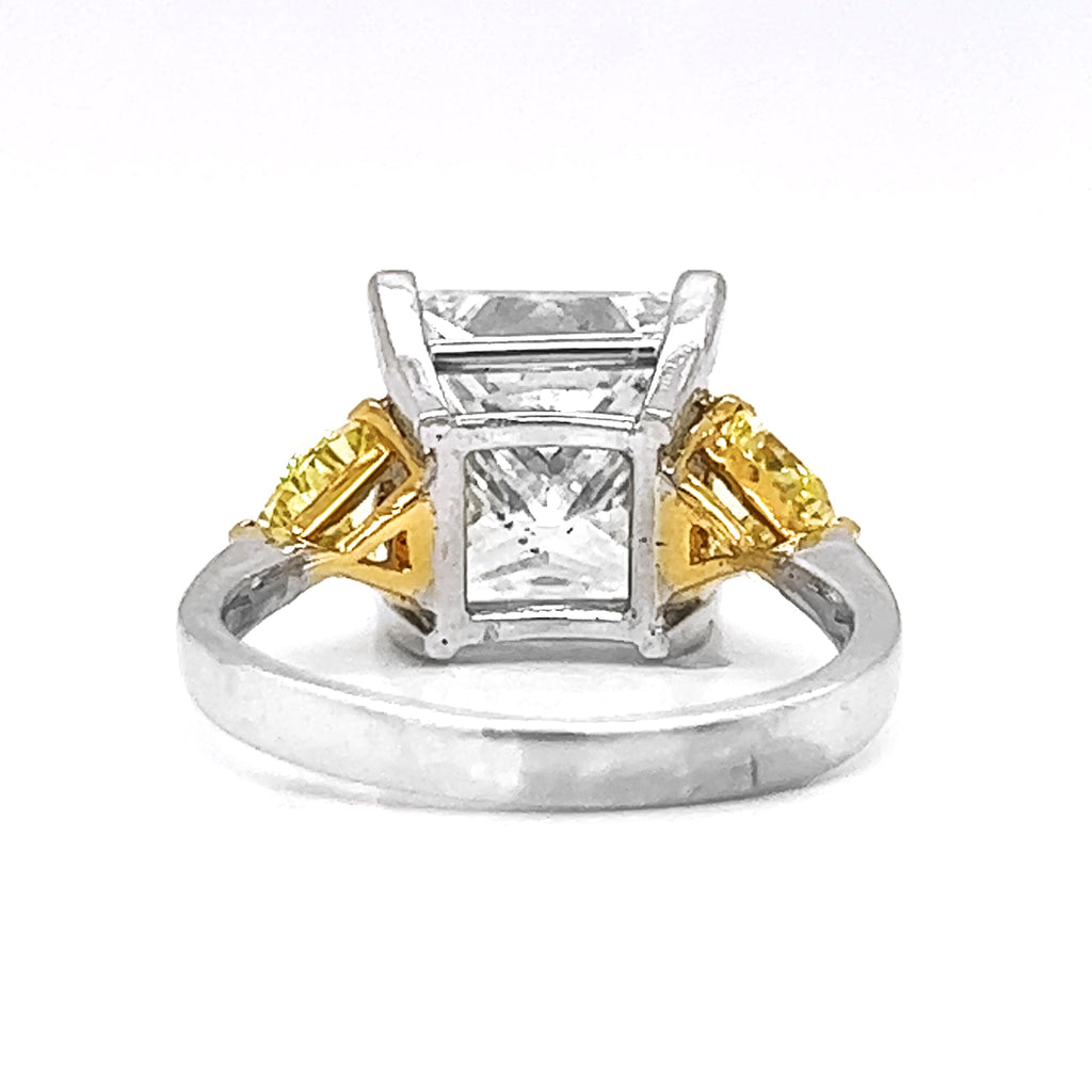 Natural Princess Cut Diamond with Triangle Cut Fancy Yellow 3 Stone Ring, in White Gold - Pre-owned