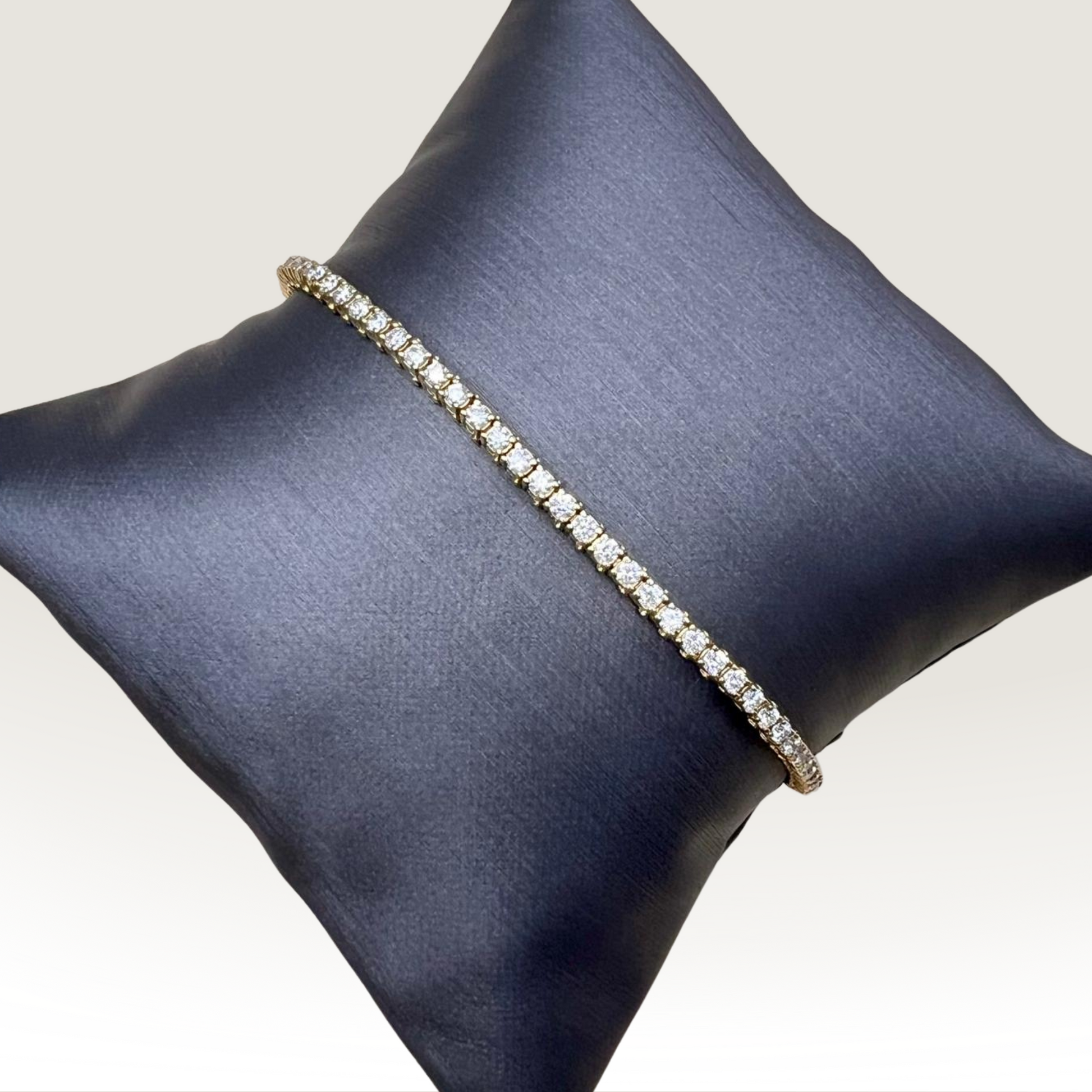 Natural Round Diamond Tennis Bracelet, in Yellow Gold