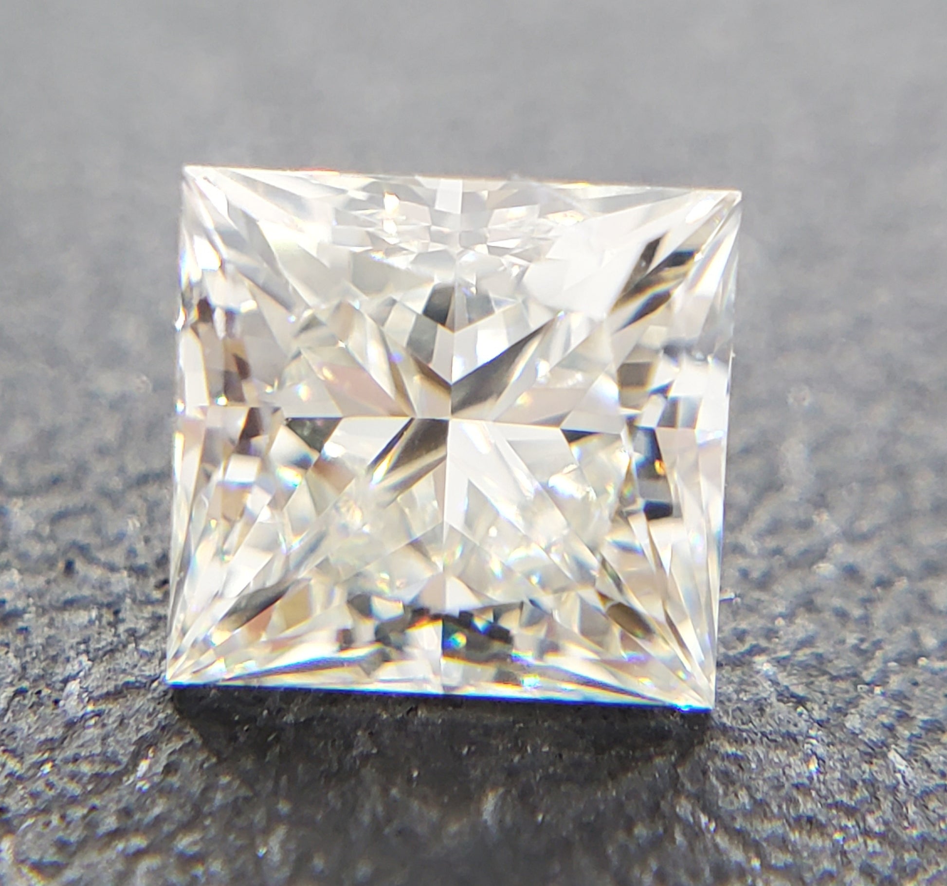0.81 ct Diamond PR H VVS2 (EGLUSA) US 923948202D