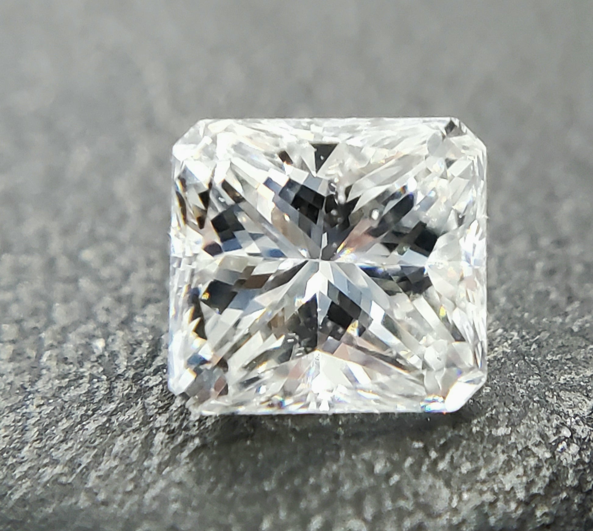 0.51 ct Diamond RA H SI2 (NON CERT)