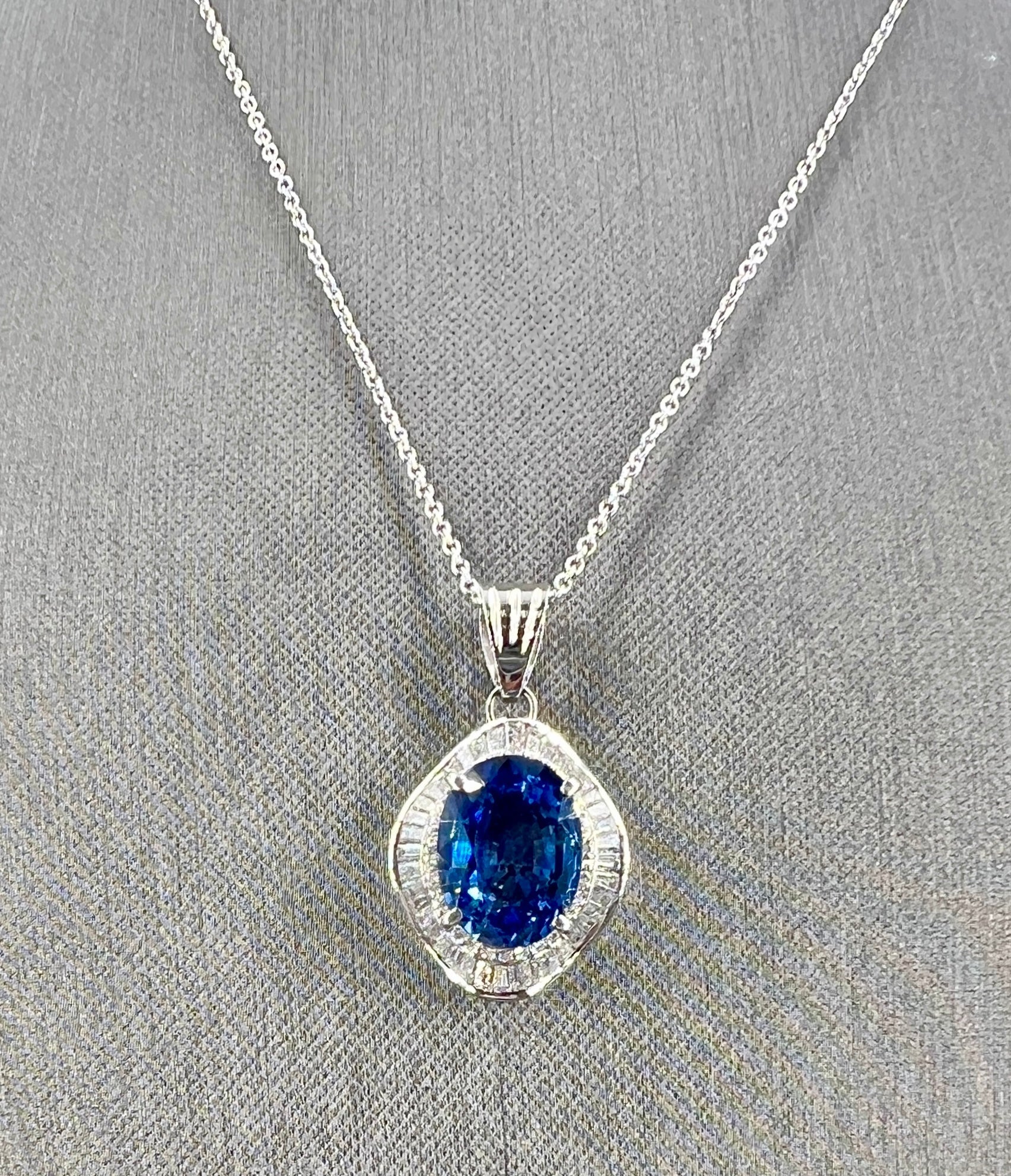 Natural Blue Cylon Sapphire and Diamond Halo Pendant Necklace in Platinum - Pre-owned