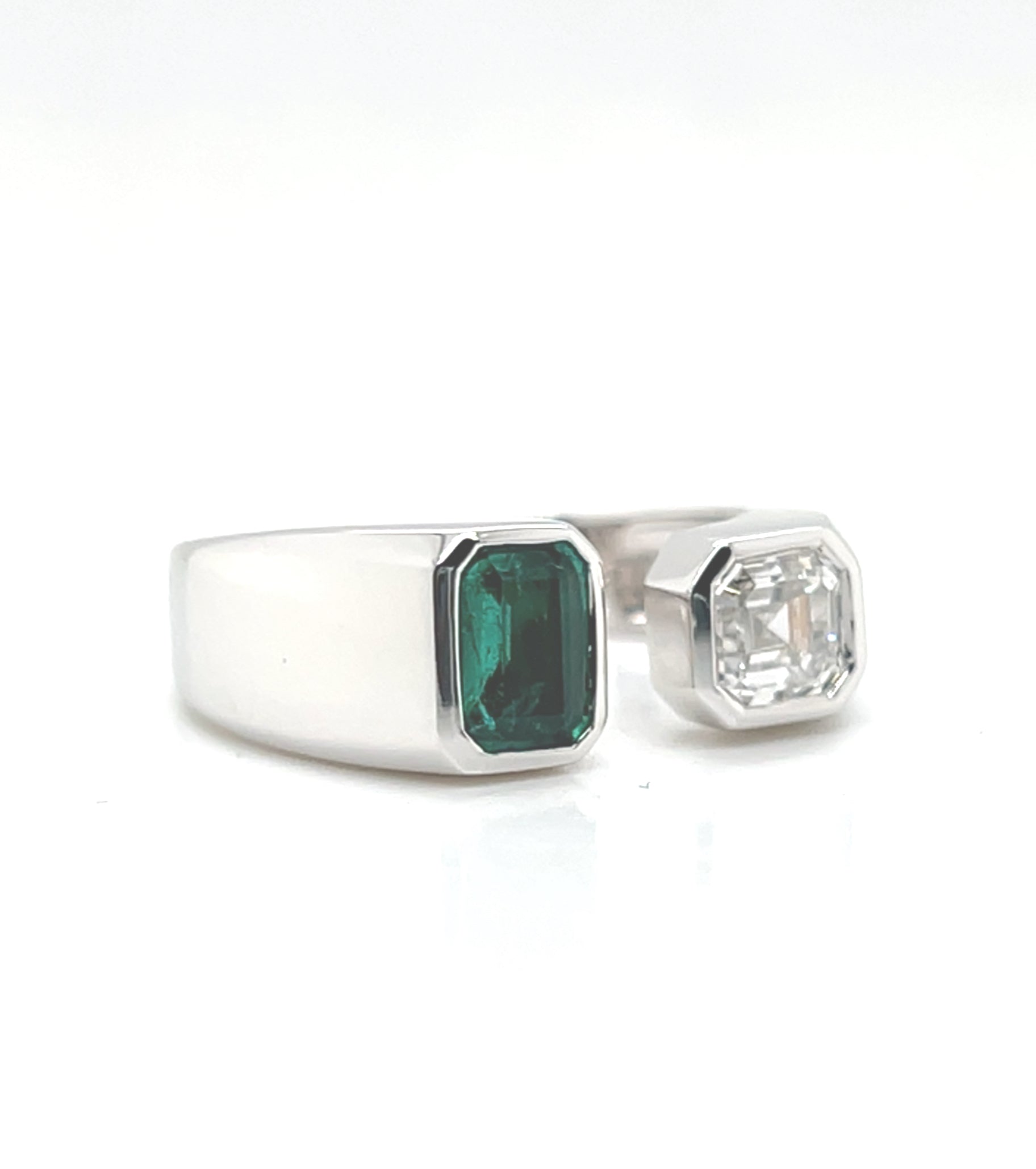 Natural Diamond and Green Emerald Ring, in White Gold