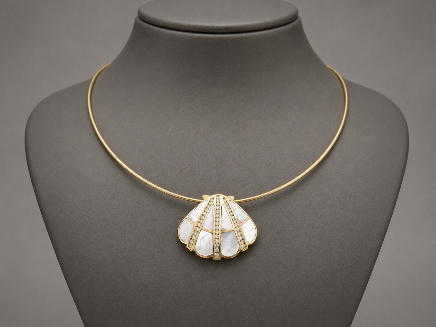 Natural Diamond Mother of Pearl Cocktail Necklace Pendant 14KT Yellow Gold