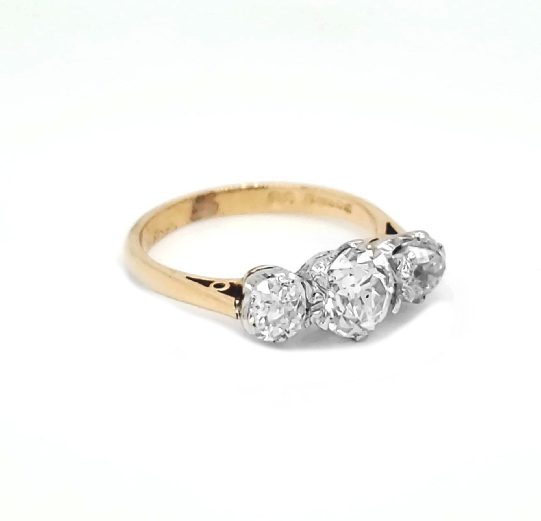 Vintage 3 Stone Ring with Natural European Cut Diamond Art Deco, in Yellow Gold  -Pre-owned