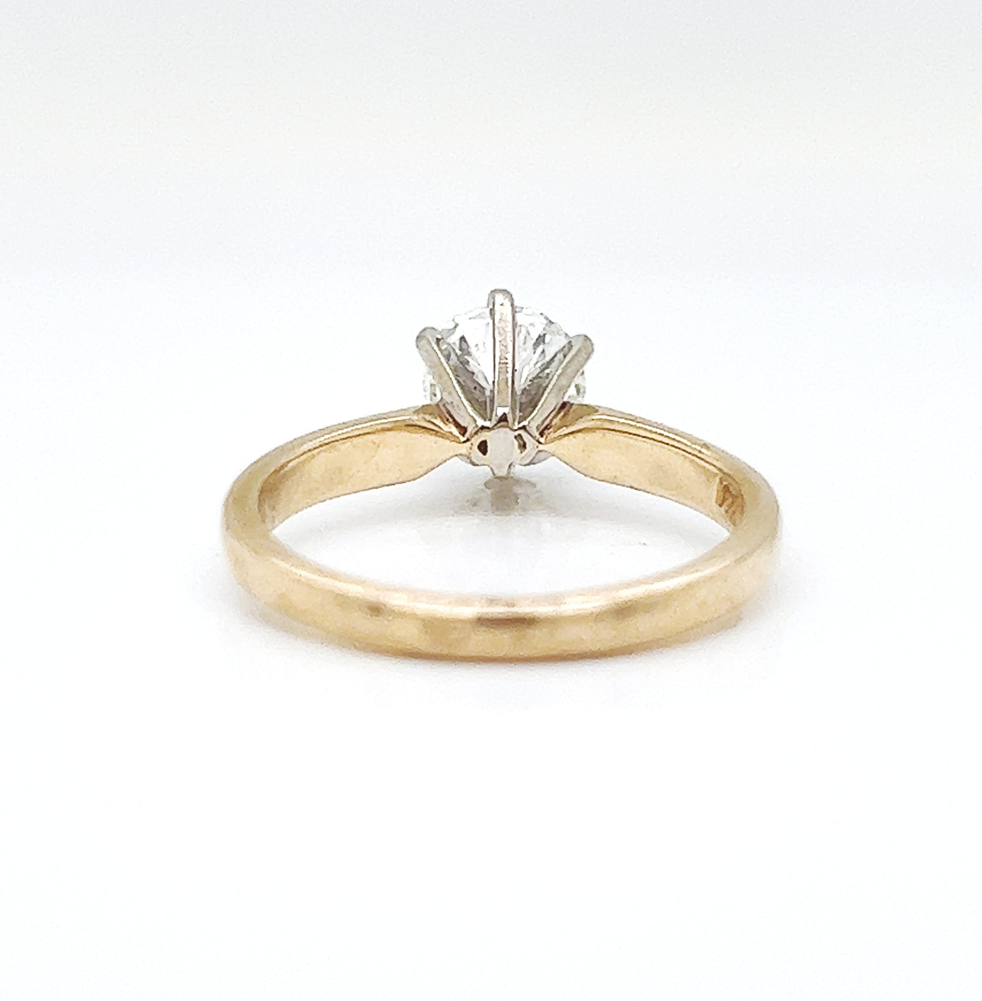 Natural Round Diamond Solitaire Bridal Ring, in Yellow Gold - Pre-owned