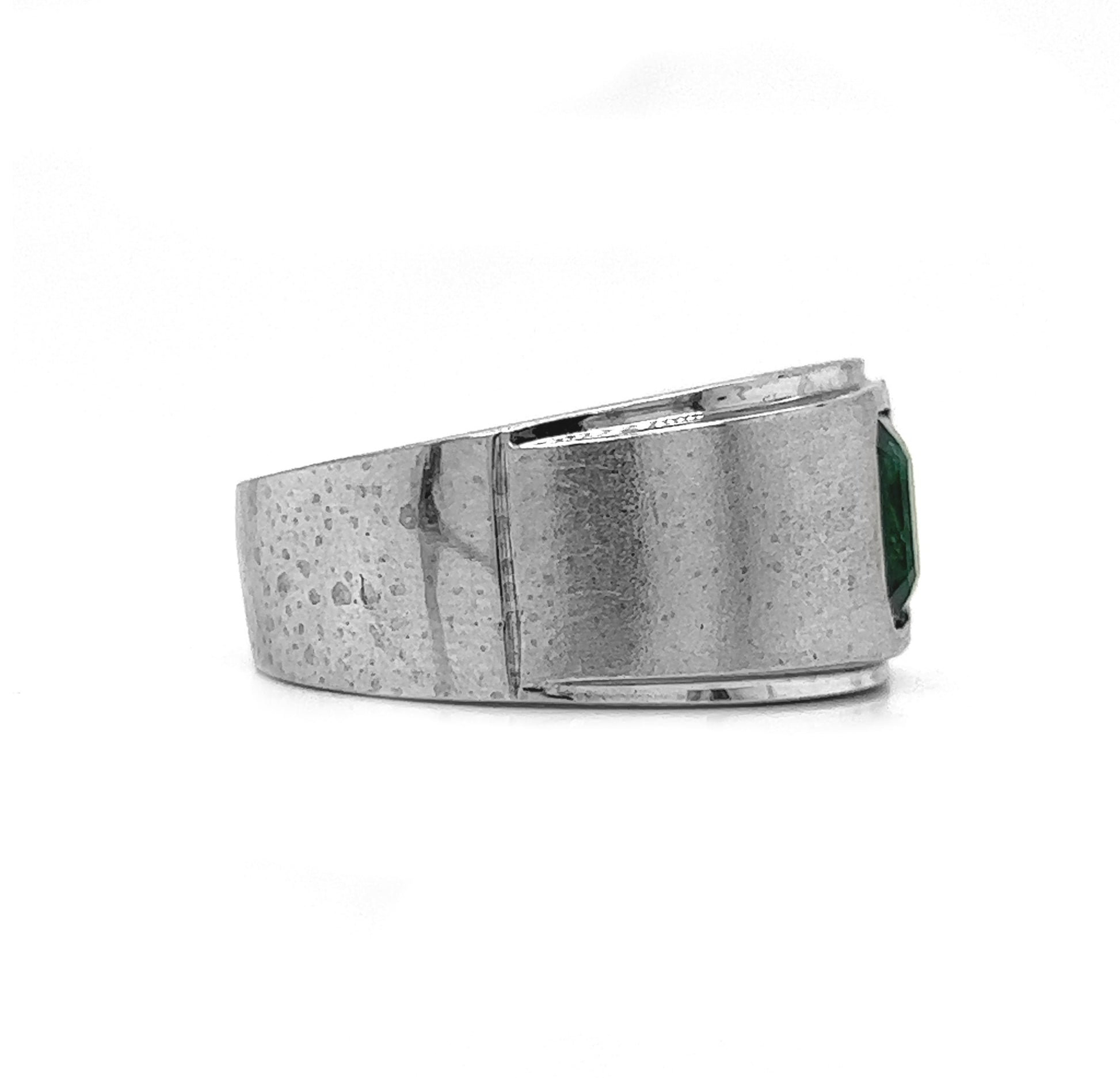 Natural Green Emerald Solitaire Bridal Ring, in Yellow Gold - Pre-owned