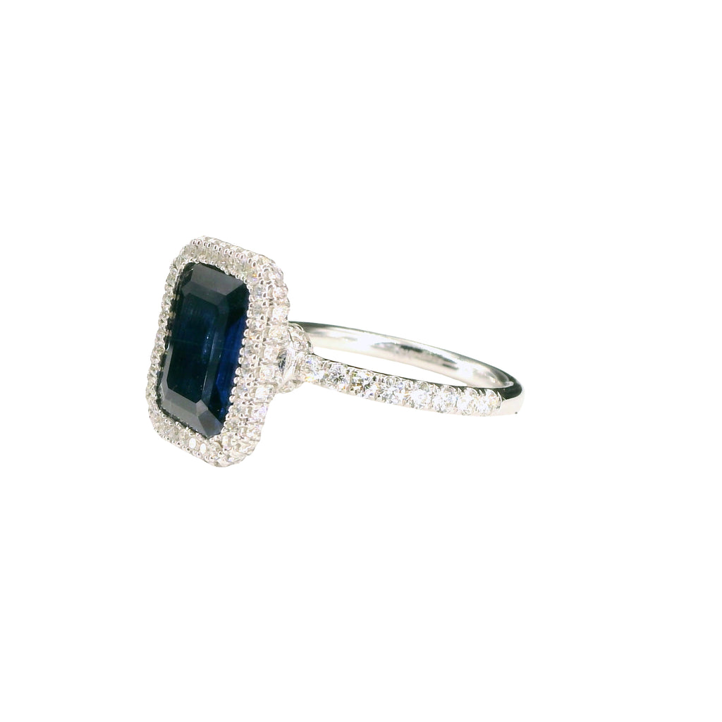 Natural Heated Sapphire and Diamonds Halo Cocktail Ring, in White Gold