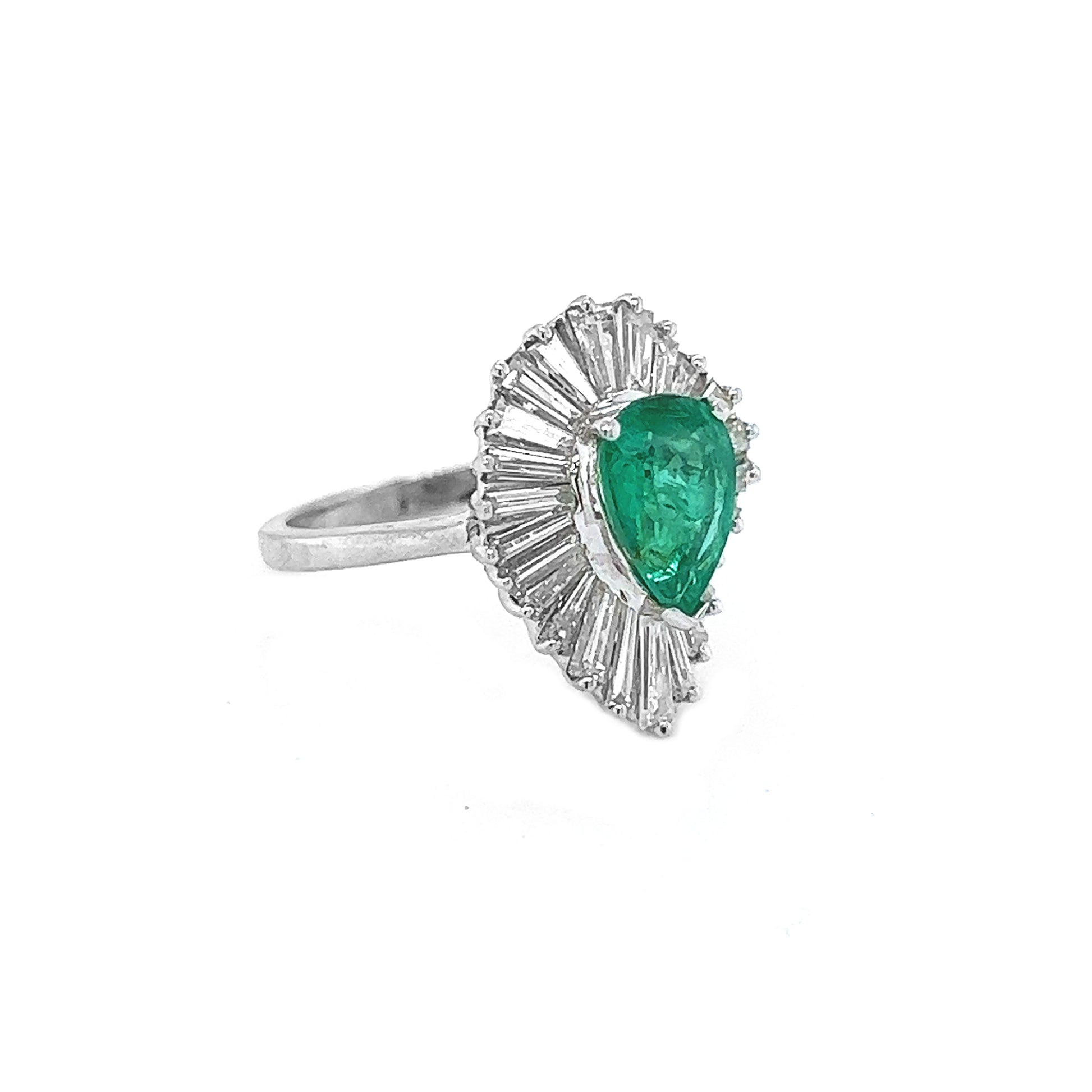 Natural Green Emerald and Diamond Cluster Art Deco Ballerina Ring, in White Gold - Pre-owned