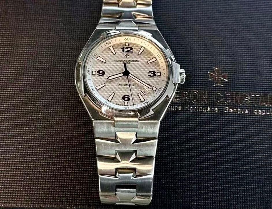Vacheron Constantin Stainless Steel White Dial 42mm Watch 47040 – Pre-owned