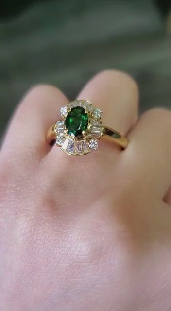 Natural Green Oval Tourmaline and Diamond Ring, in Yellow Gold - Pre-owned