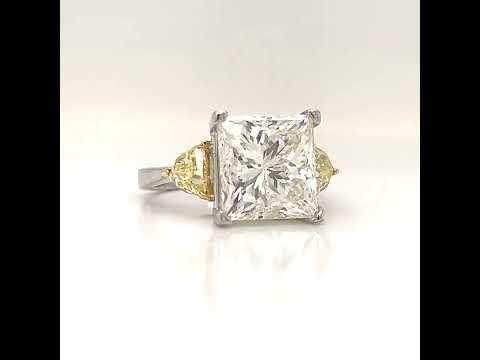 Natural Princess Cut Diamond with Triangle Cut Fancy Yellow 3 Stone Ring, in White Gold - Pre-owned